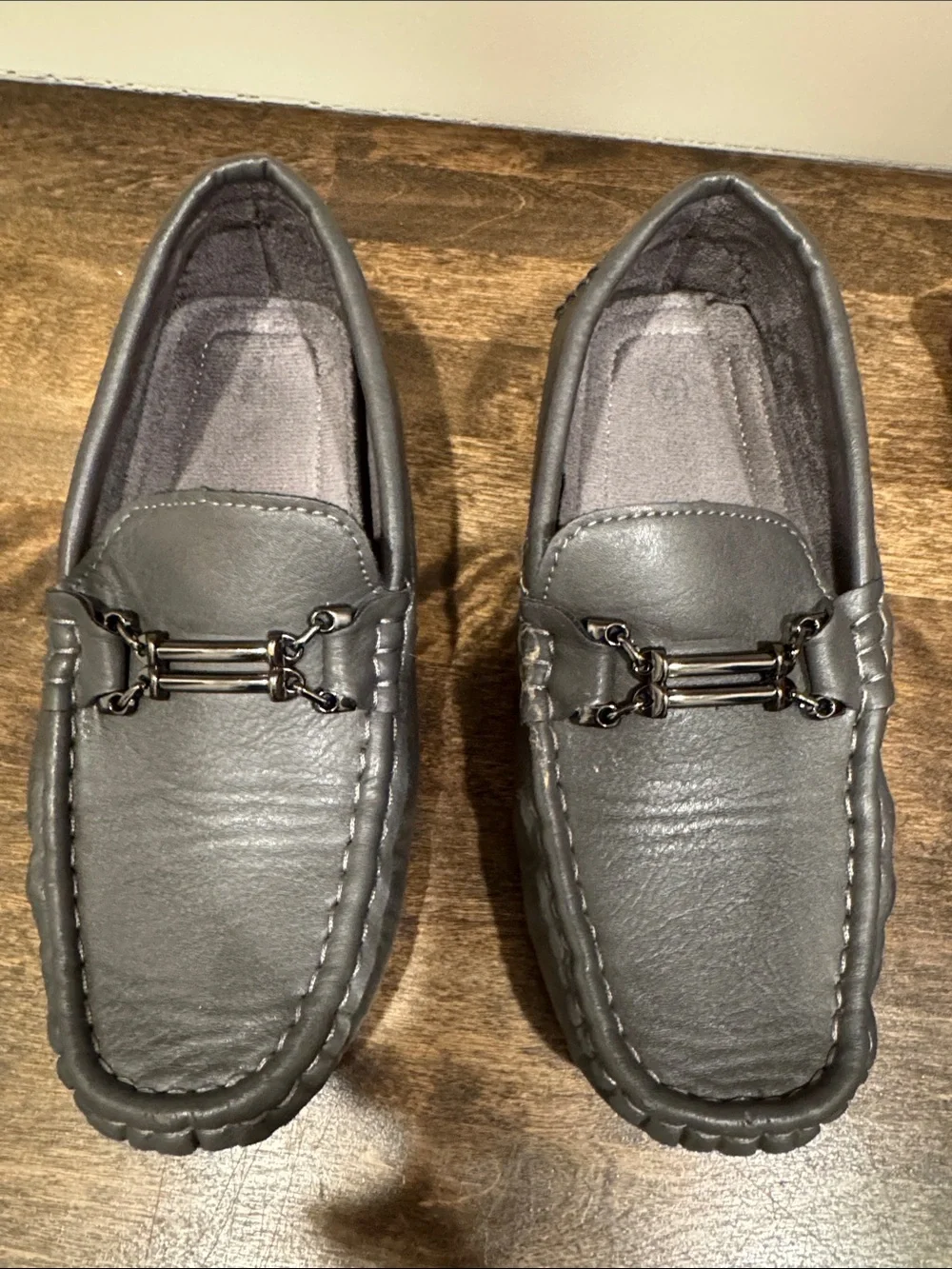 Boys Size 2 Gray Leathe Loafers with Metal Bit